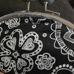 Thirty one change purse beautiful black and white in good condition